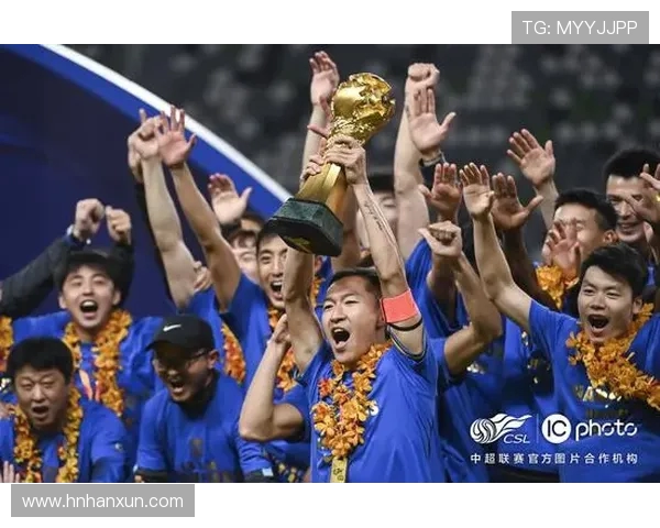 武汉足球队与成都足球队赛后复盘分析个人能力对比与表现总结